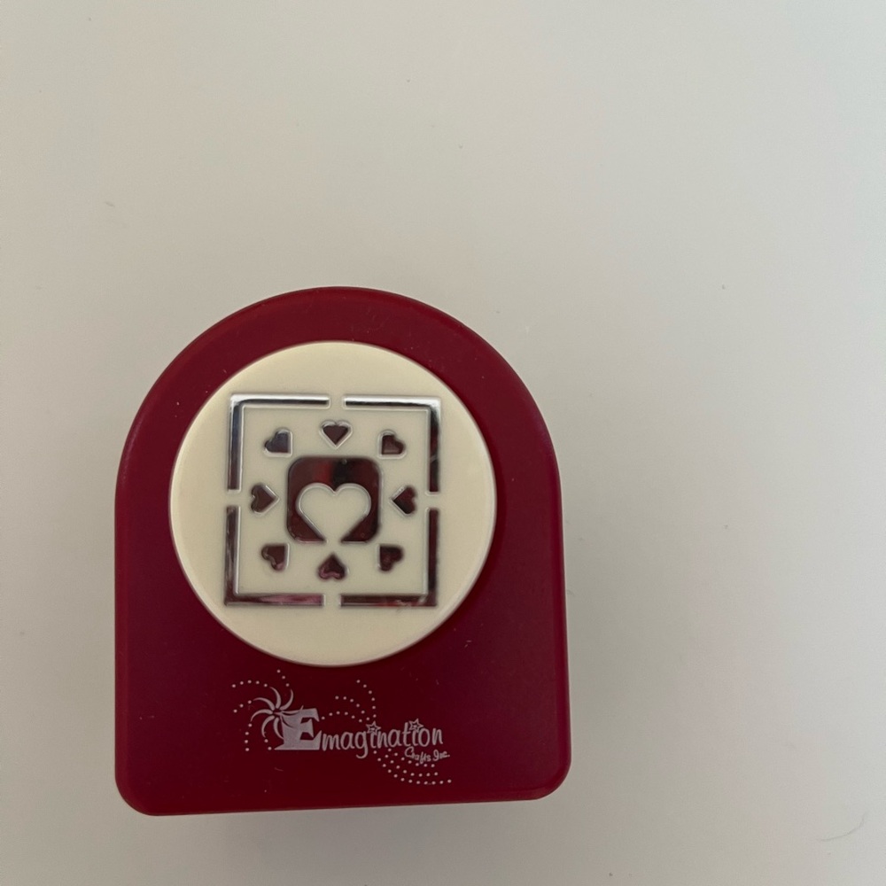 Decorative paper punch